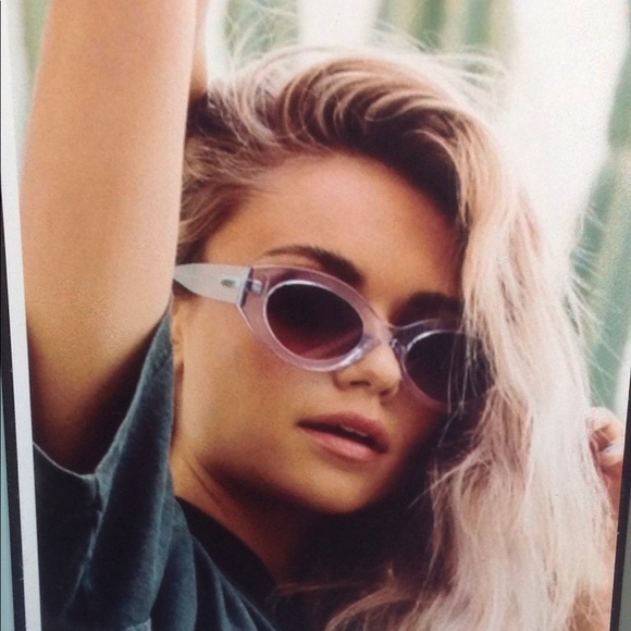 Quay Australia Accessories - RARE quay  See me smile periwinkle sunnies